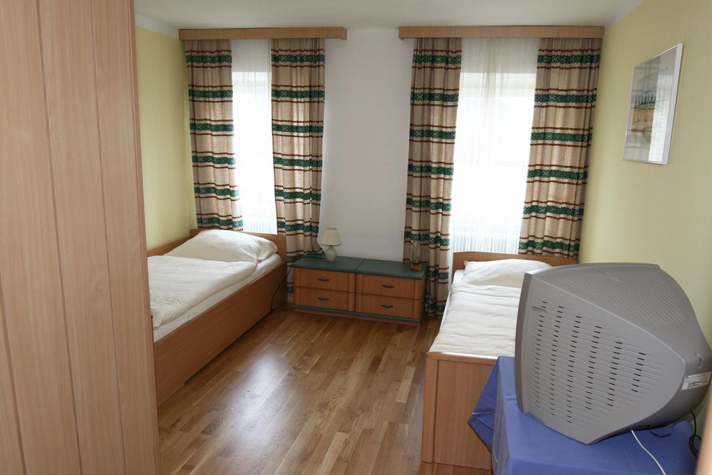 Stiftsgasthof Hochburg Pokoj fotografie
